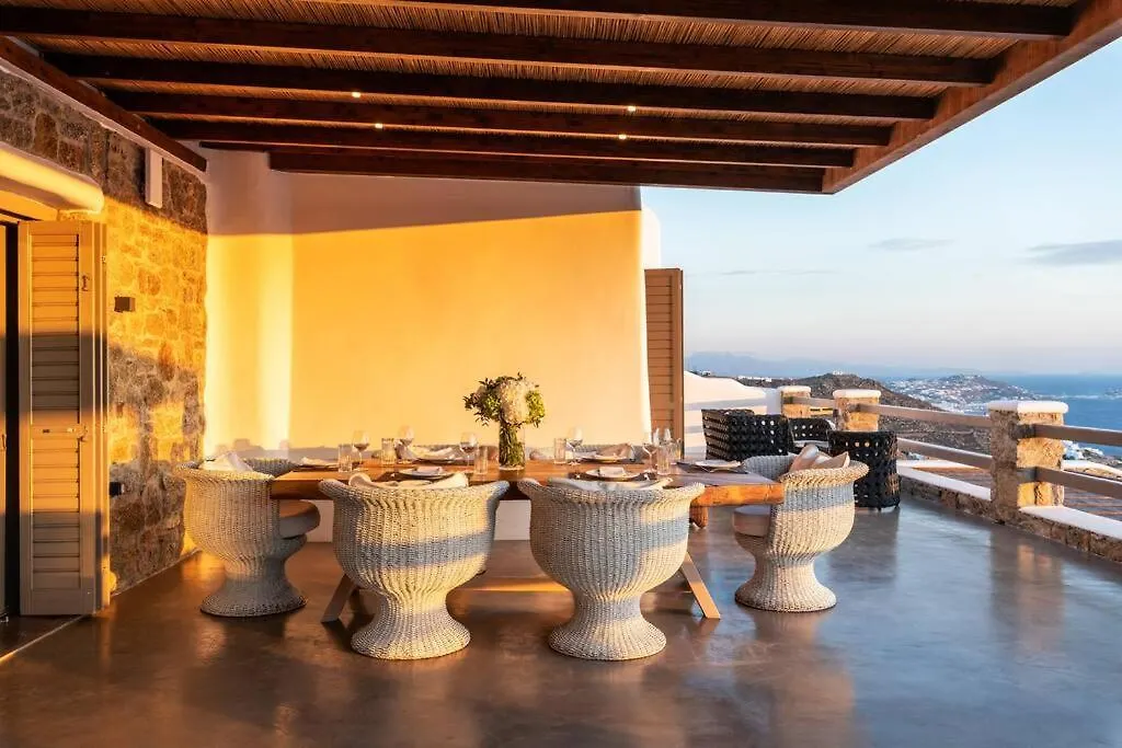 Villa M Fanari